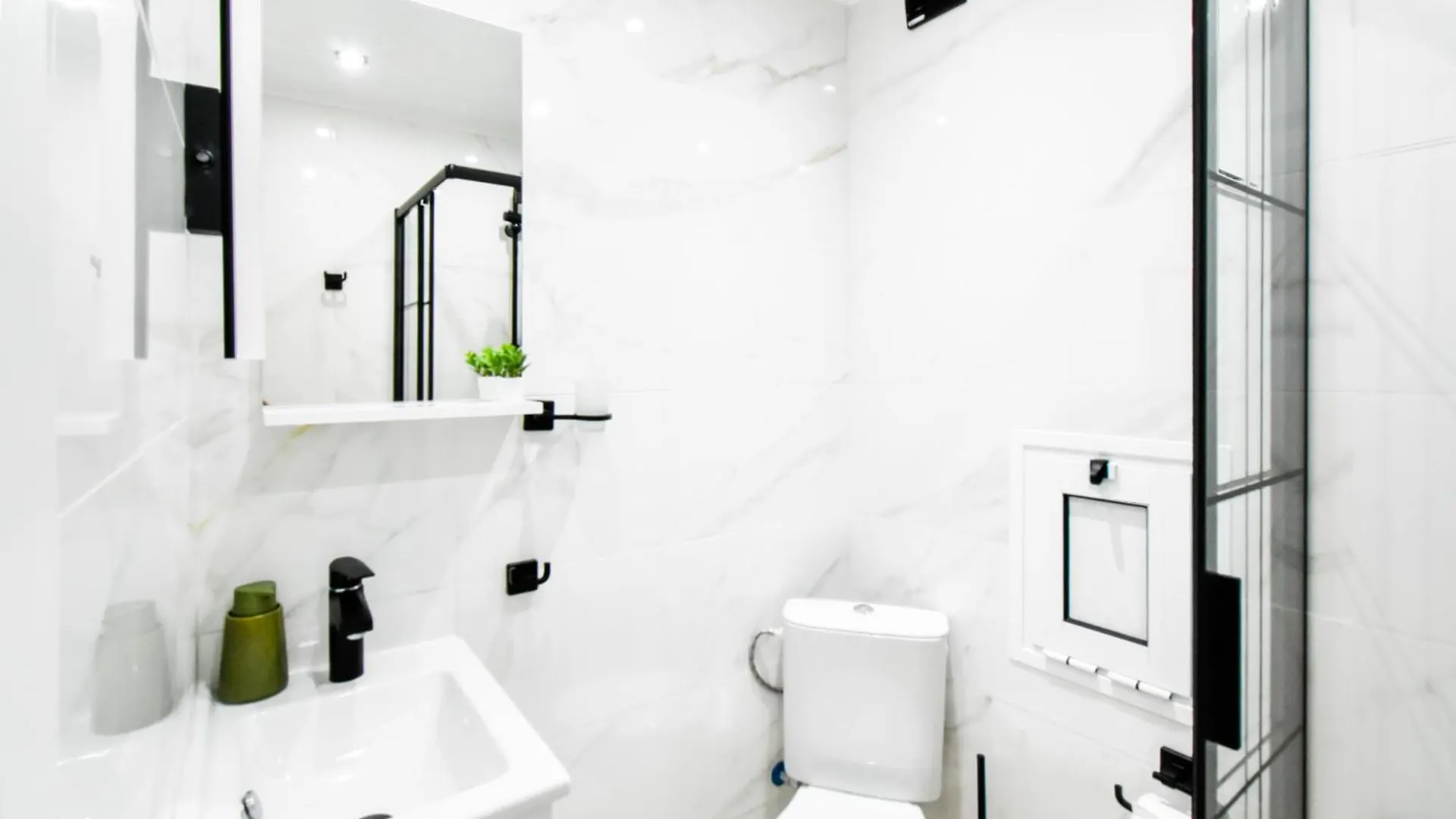 Prime Spot For 5 Full Kitchen Wi-Fi Ac Apartment Sofia 0*,  Bulgaria